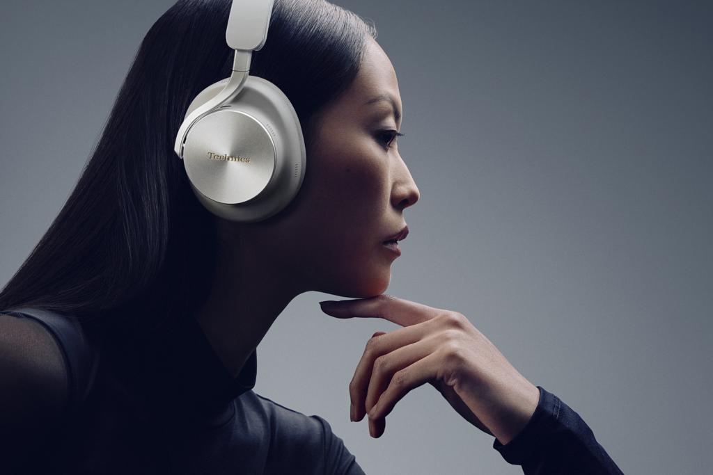 Technologia z dokanałówek w dużym, wokółusznym flagowcu - Technics EAH-A1000