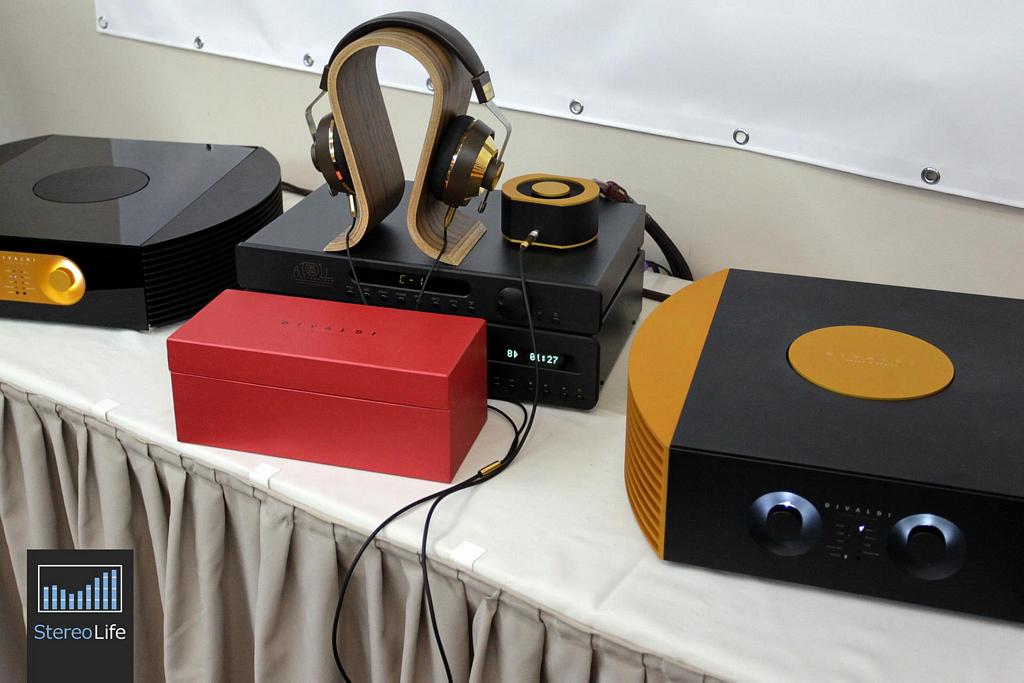 Audio Video Show 2015 - Słuchawki